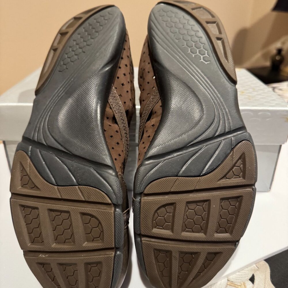 Privo by Clarks Comfort Flats, Maltese, Size 9.5M in Chocolate - Picture 4 of 4